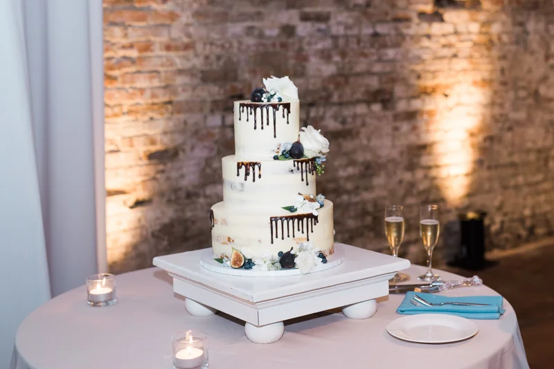 bakery-105-wilmington-nc-wedding-cake-lighting
